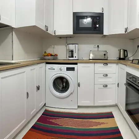 Frontline Apartment *