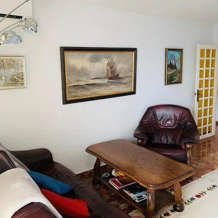 Frontline Apartment *
