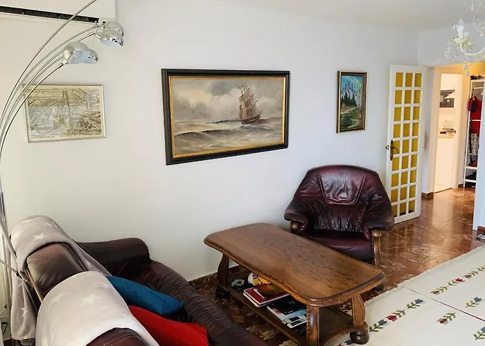 Frontline Apartment *